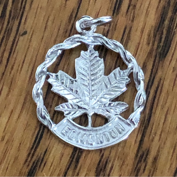 Edmonton Charm with maple leaf. Very cute little vintage charm in great shape. - Picture 2 of 7